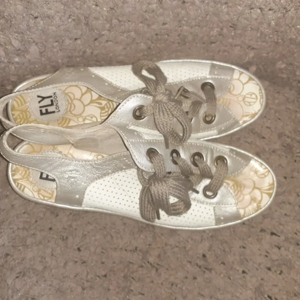 FLY LONDON-Yuta-Cream Leather/Metallic-Lace-Up Wedge-Perforated-Sz 41-Excellent